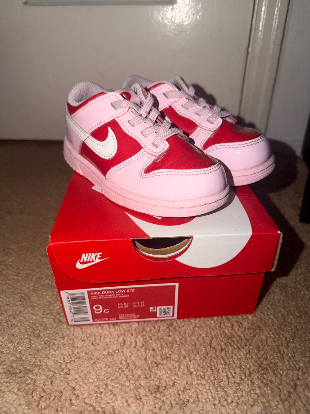 Nike Kids Pink and Red Low-Top Sneakers